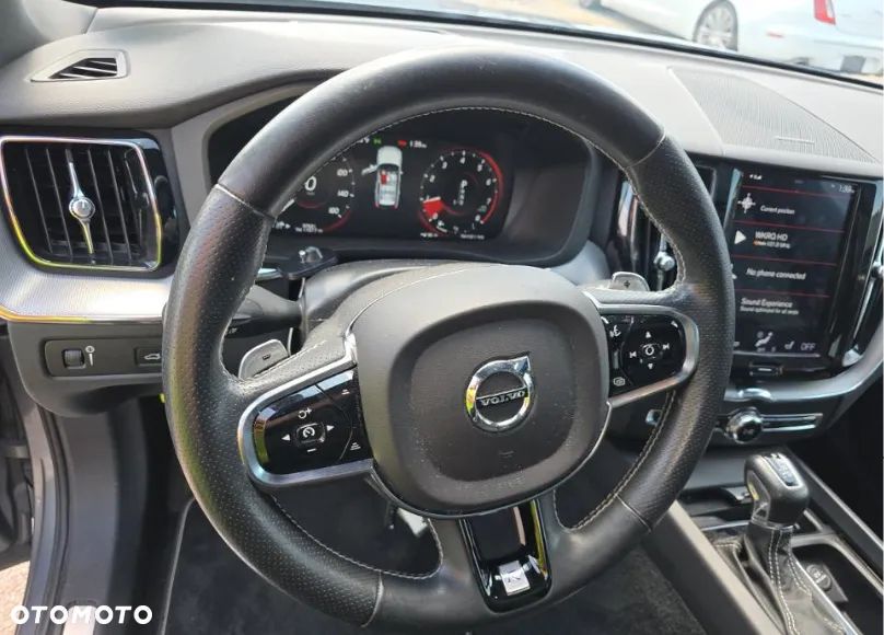 Volvo XC 60 T5 AWD R-Design - 8