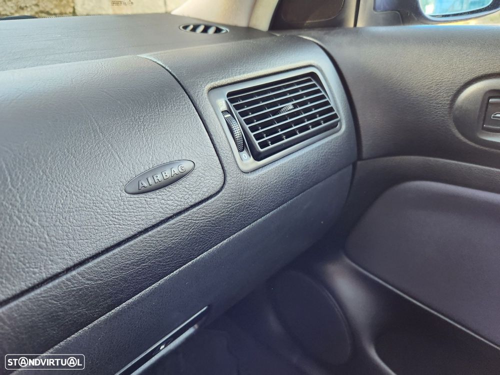 VW Golf 1.9 TDi 25 Anos - 19