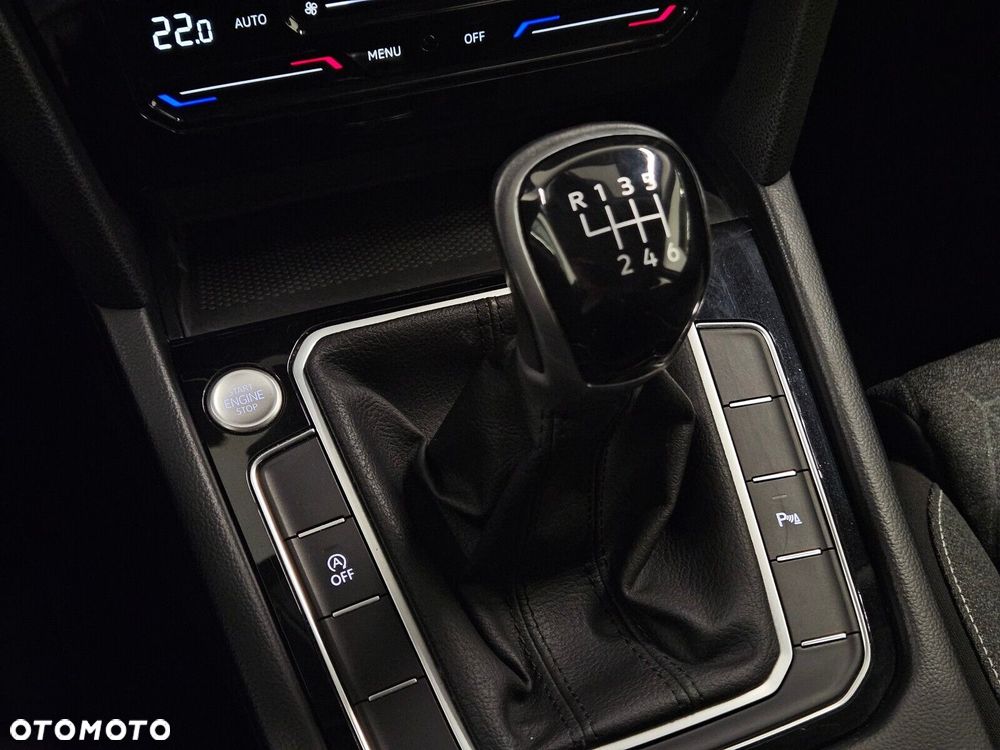 Volkswagen Passat - 25