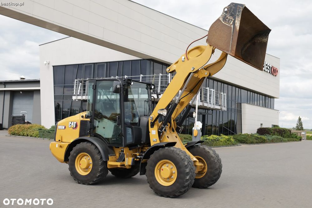 Caterpillar CAT 906M - 21