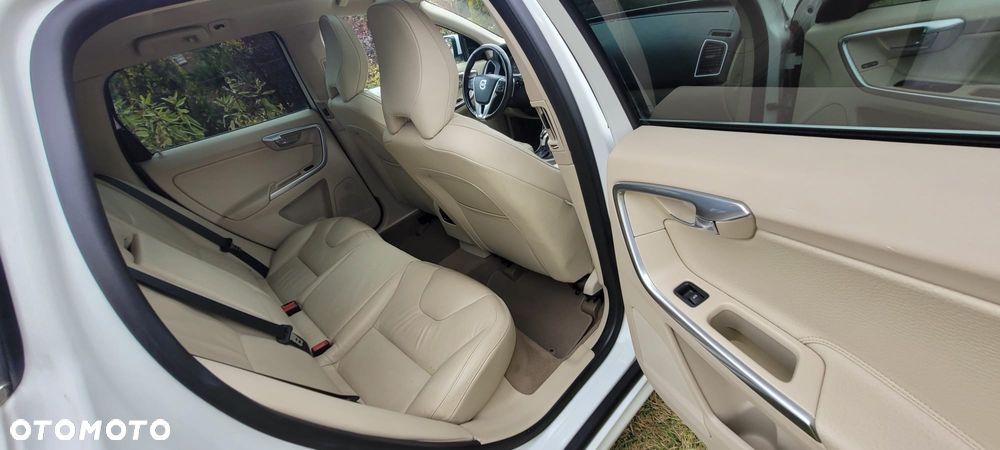 Volvo XC 60 T6 AWD RDesign - 11