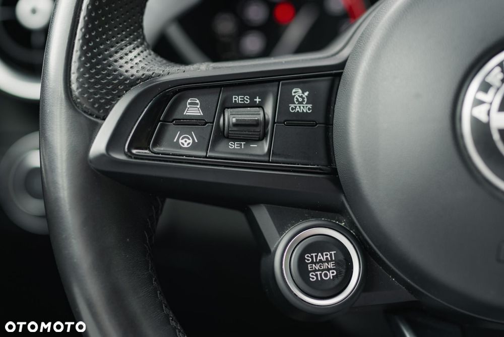 Alfa Romeo Giulia 2.0 Turbo Veloce Q4 - 25