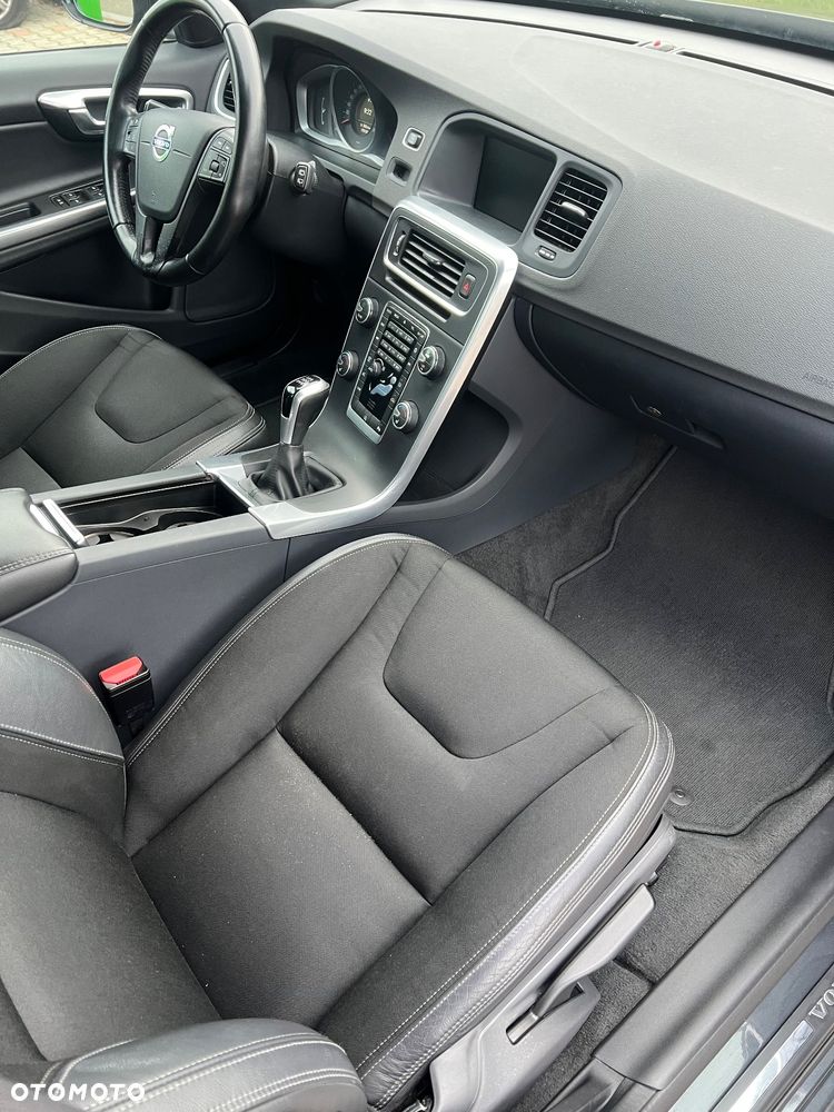 Volvo V60 D3 Momentum Core - 34