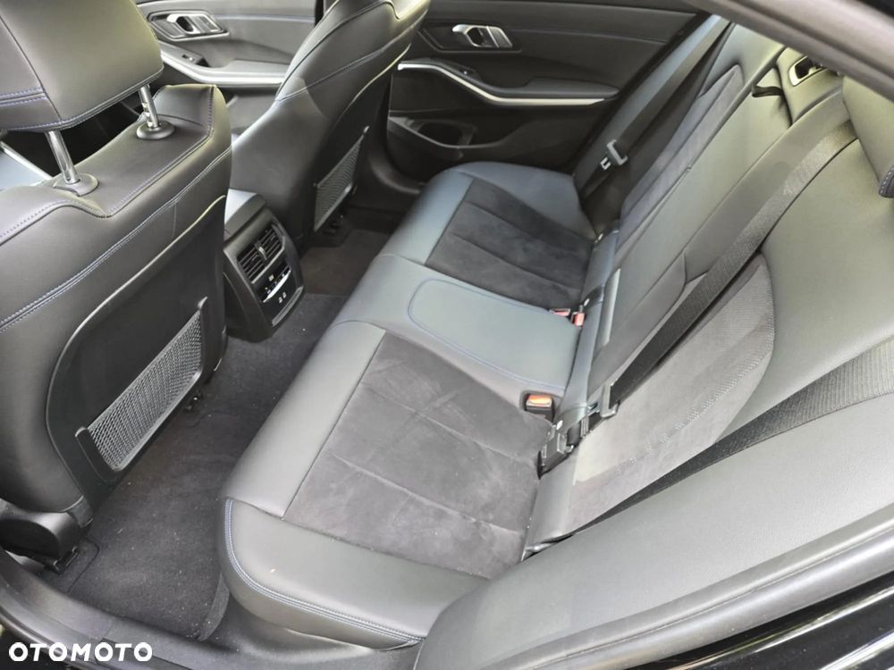 BMW Seria 3 318i M Sport - 6