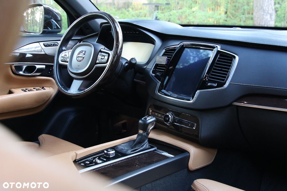 Volvo XC 90 D5 SCR AWD Inscription 7os - 24