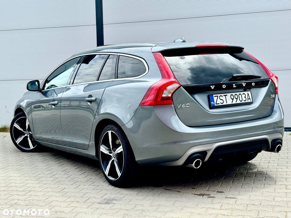 Volvo V60 D4 Geartronic R-Design - 19