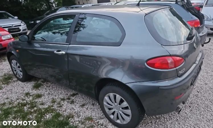 Alfa Romeo 147 - 3