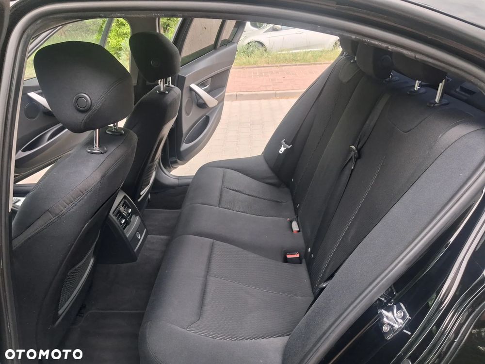BMW Seria 3 318d Sport Line - 18