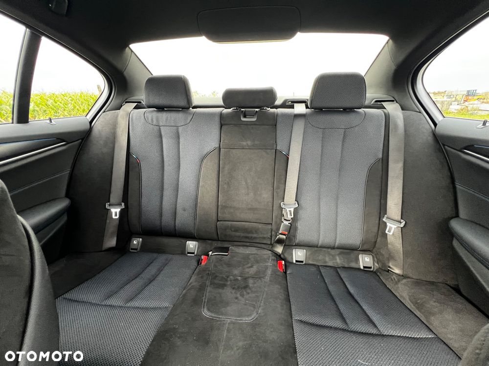 BMW Seria 5 530e xDrive M Sport Edition - 25