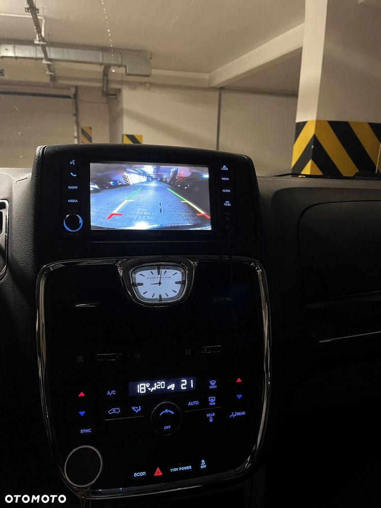 Chrysler Town & Country 3.6 Touring - 11