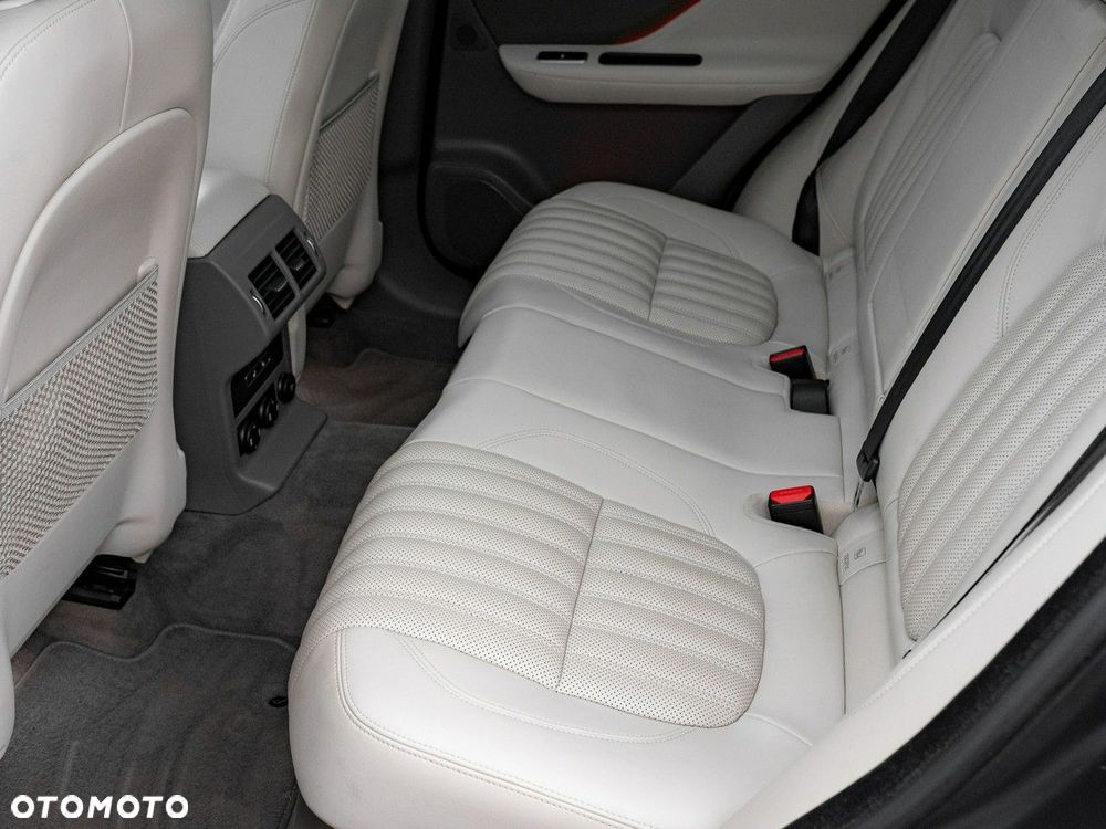 Jaguar F-Pace 2.0 i4P AWD Portfolio - 27