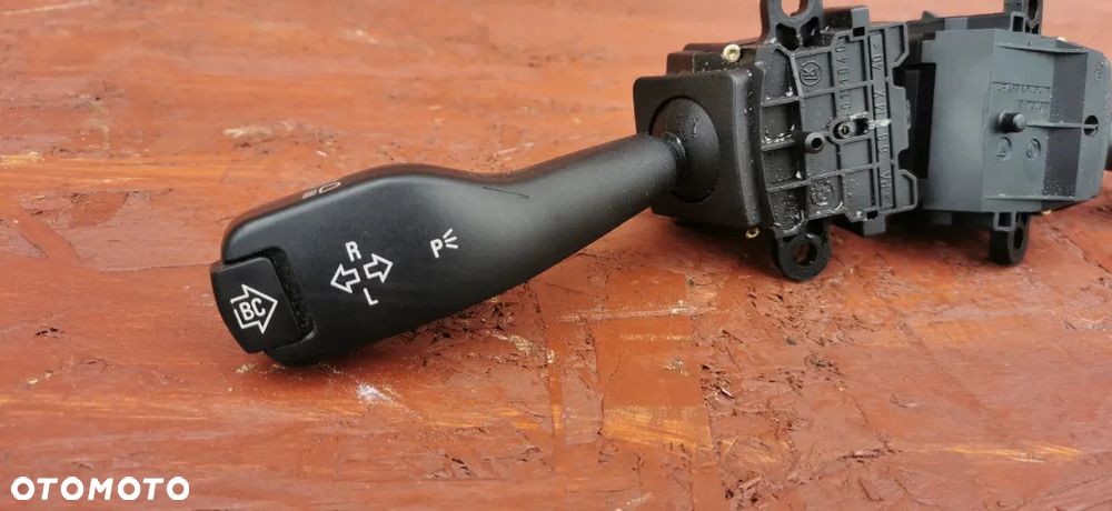 BMW E46,E38,E39,E53,E83, MANETKA KIERUNKOWSKAZÓW Z BC / WYCIERACZEK NR. 8 363 668 / 8 363 669 OE - 2