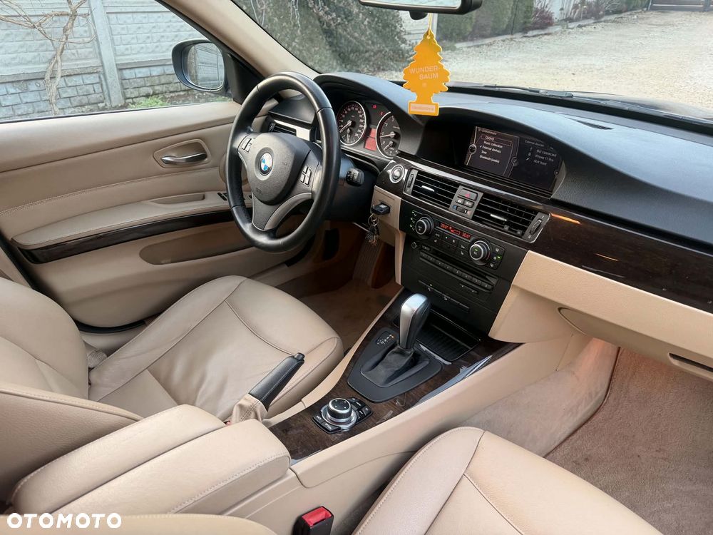 BMW Seria 3 325i xDrive Edition Exclusive - 11