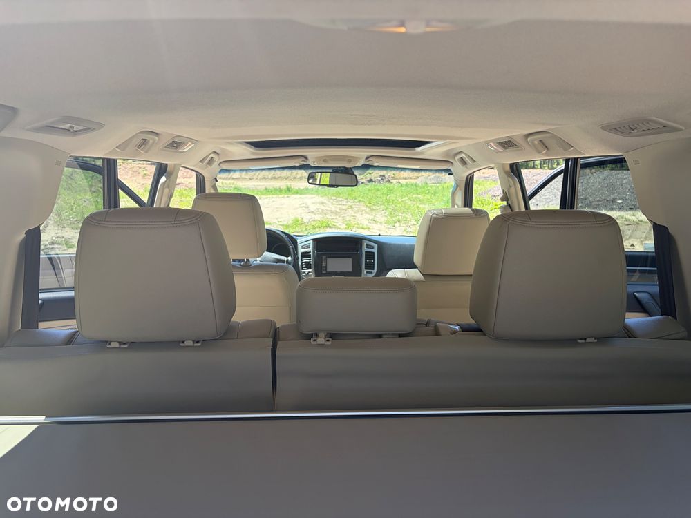 Mitsubishi Pajero - 15