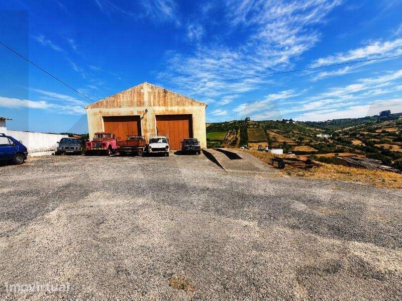 Moradia com Terreno, Armazém e Anexos – Excelente Oportunidade de Inve - Grande imagem: 4/27