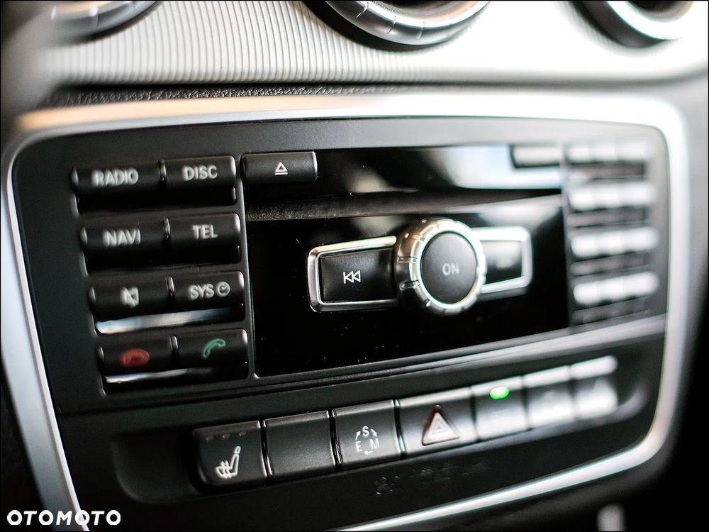 Mercedes-Benz CLA 180 7G-DCT Urban - 28