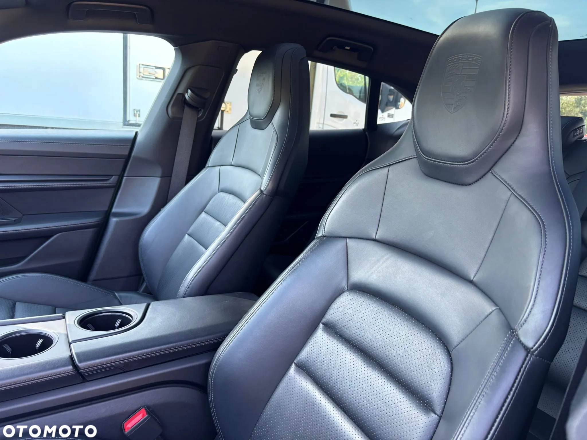 Porsche Taycan 4 Cross Turismo - 11
