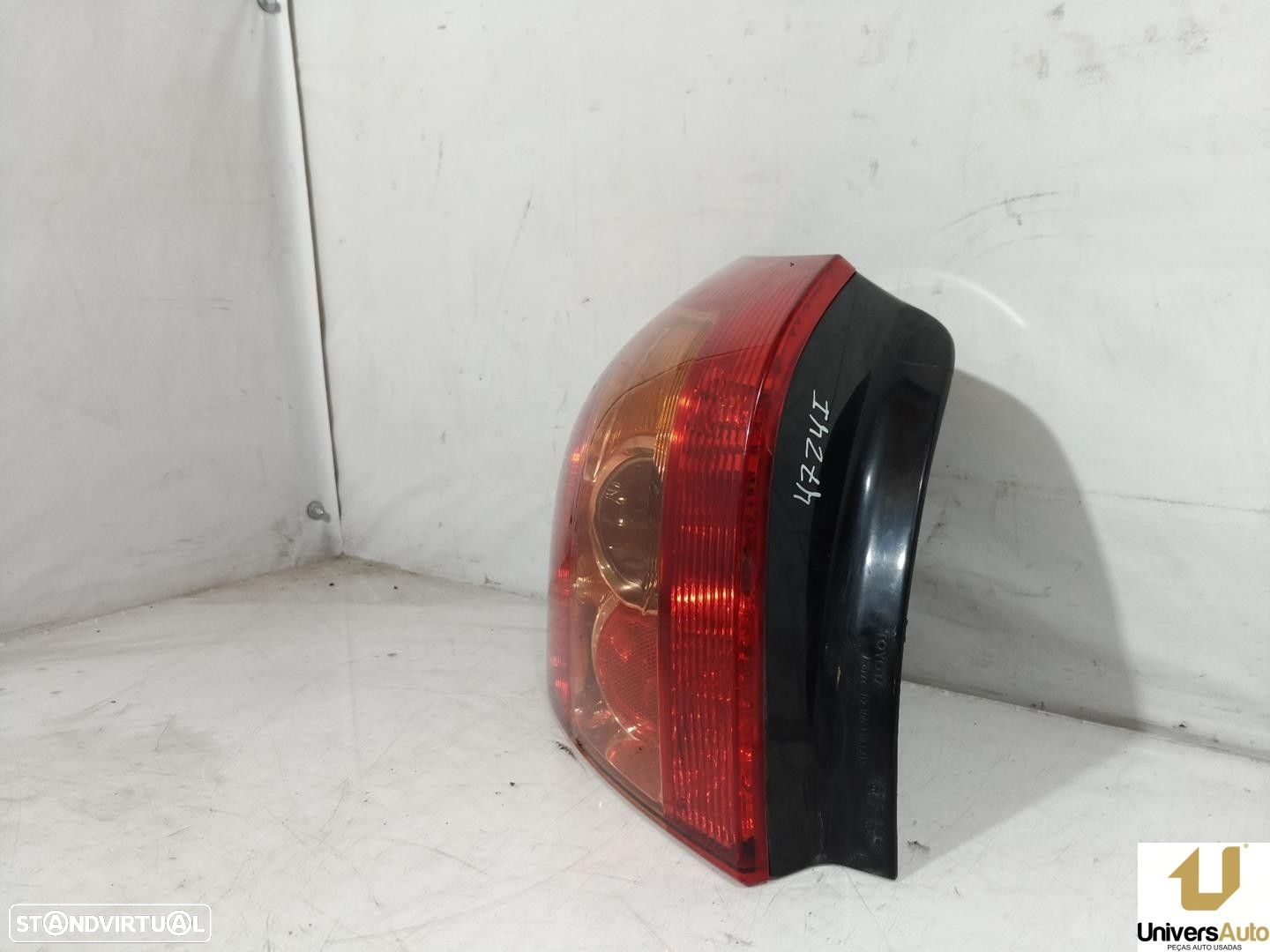 FAROLIM TRASEIRO ESQUERDO TOYOTA COROLLA 2005 -8156002300 - 2
