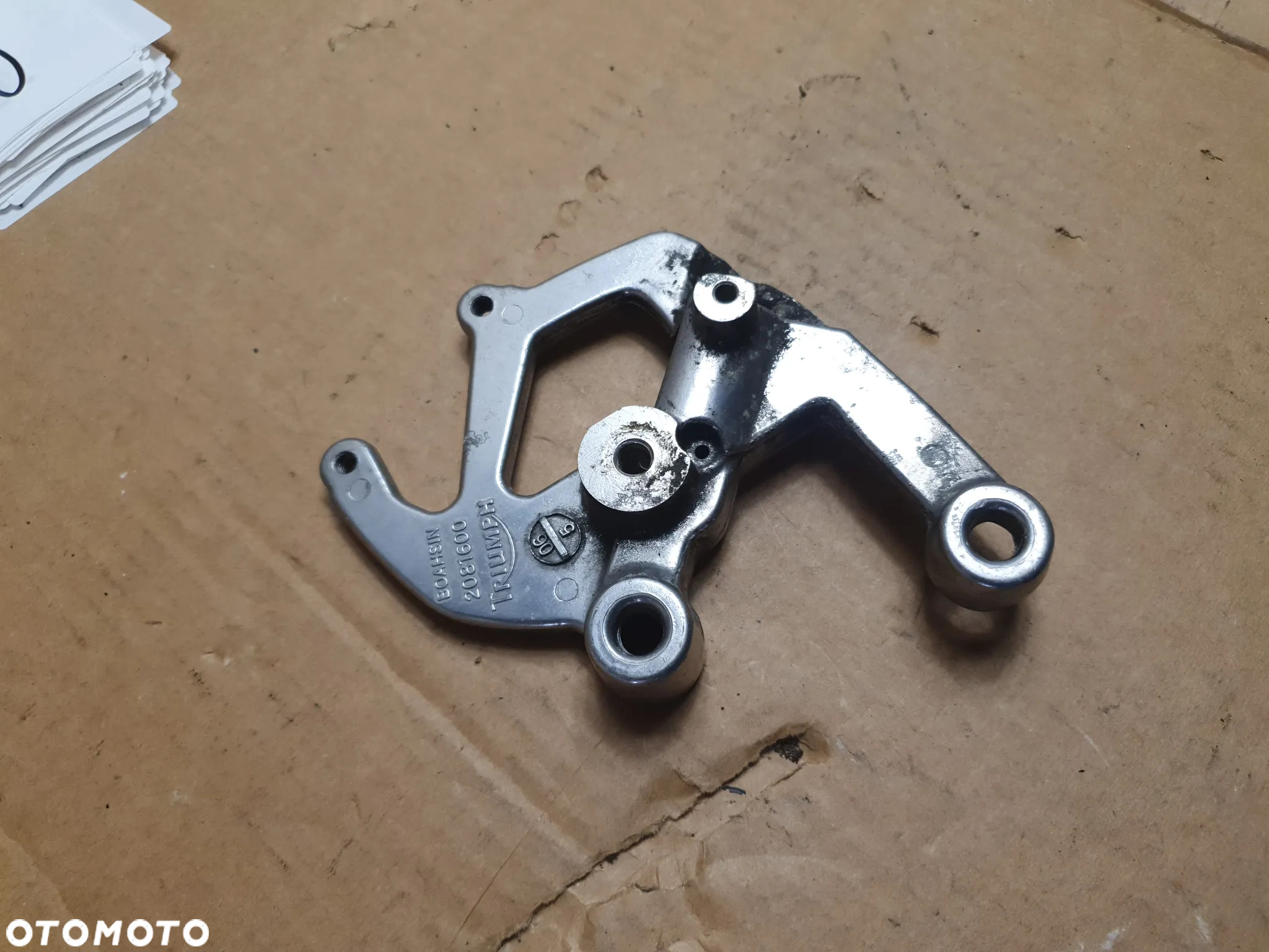 Triumph Sprint ST 1050 (2005-2010) Set prawy podnóżek mocowanie - 4