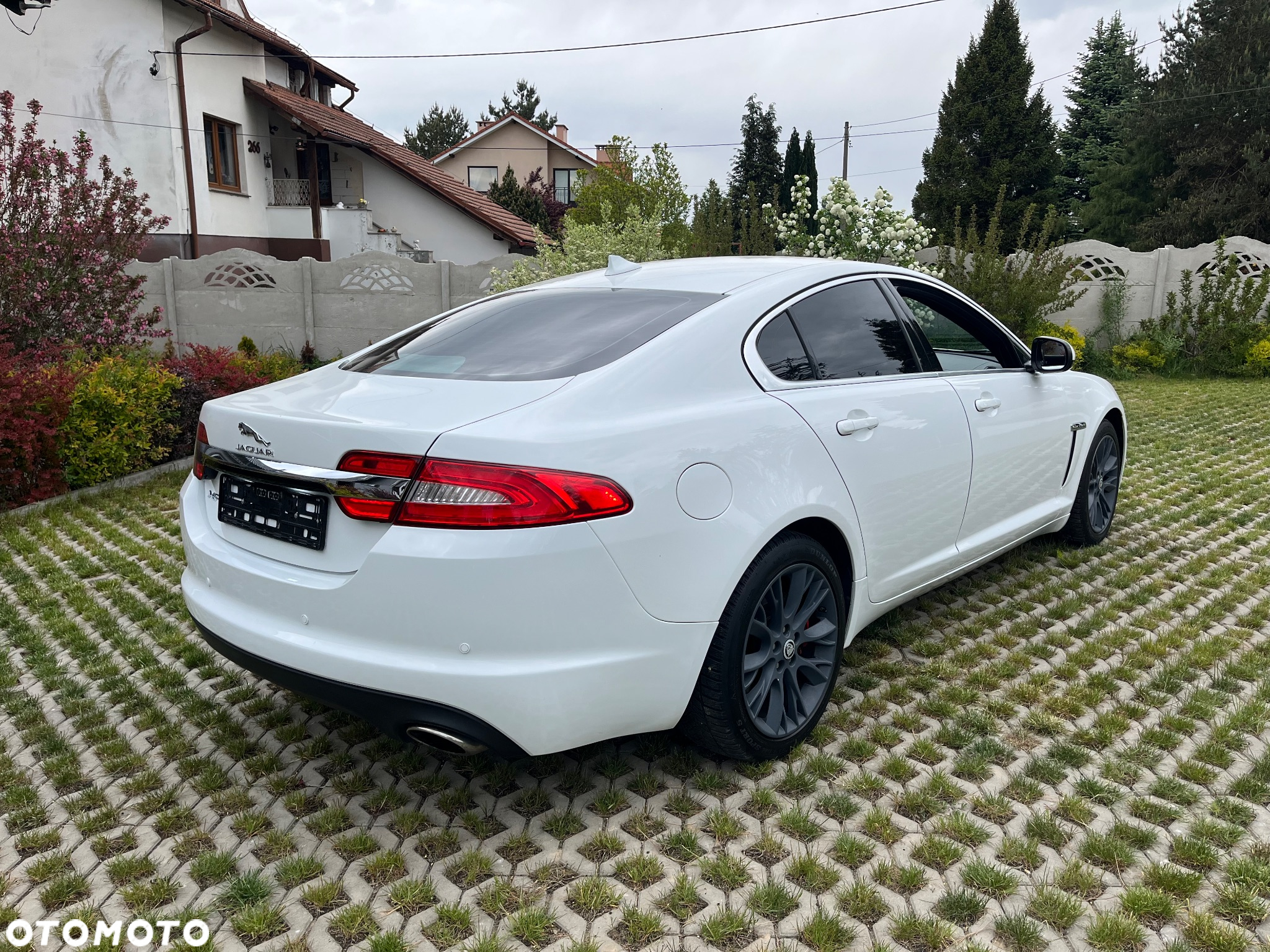 Jaguar XF - 10