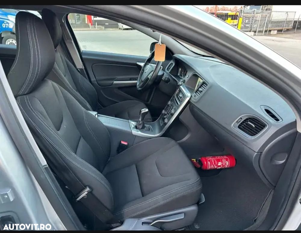 Volvo V60 D4 Momentum - 14