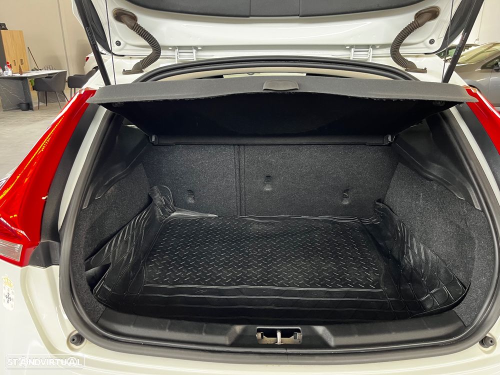 Volvo V40 Cross Country 2.0 D2 Momentum - 14