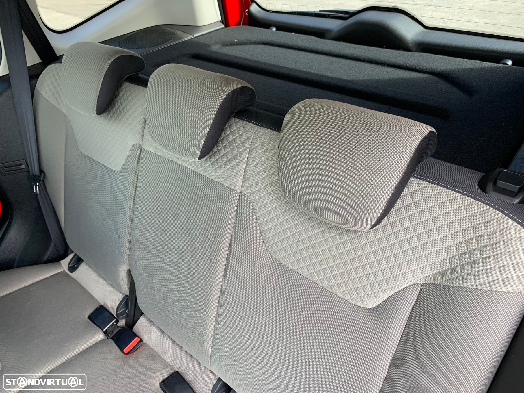 Ford Tourneo Connect 1.0i EcoBoost Titanium - 38