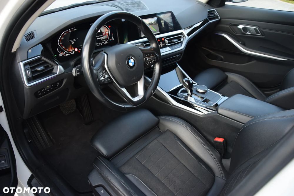 BMW Seria 3 320d xDrive Luxury Line Purity sport - 20