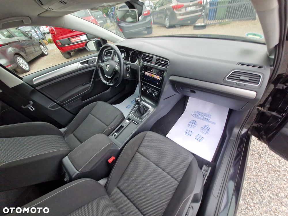 Volkswagen Golf - 26