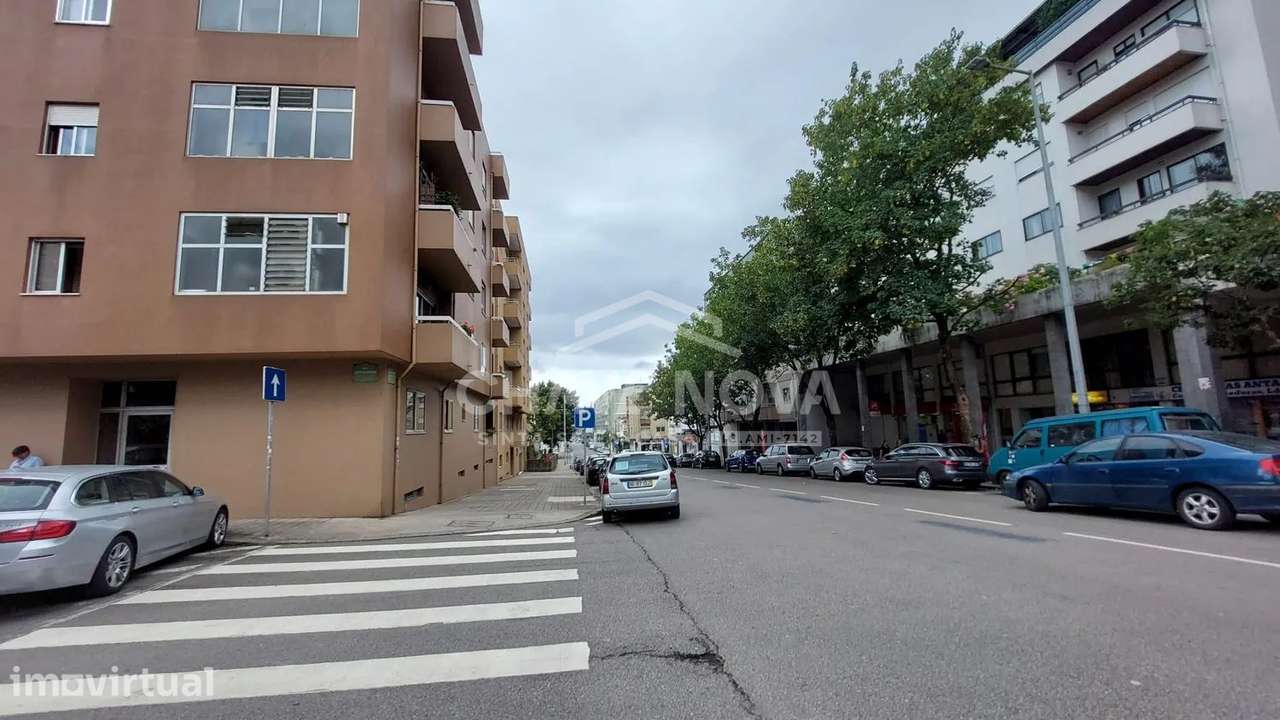 T3 Renovado c/ Varanda no Bonfim (Praça Velásquez) - Grande imagem: 3/26