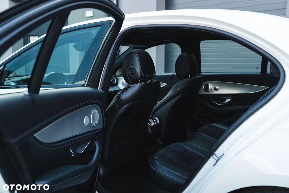 Mercedes-Benz Klasa E 220 d 4-Matic 9G-TRONIC - 12