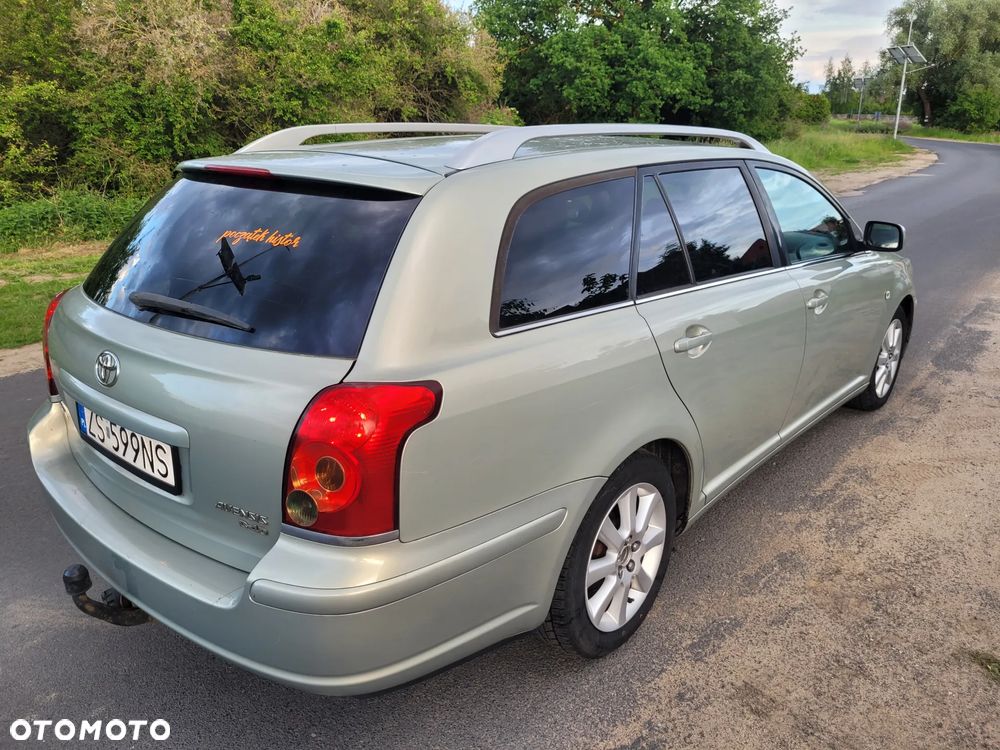 Toyota Avensis 2.0 D-4D Executive - 4
