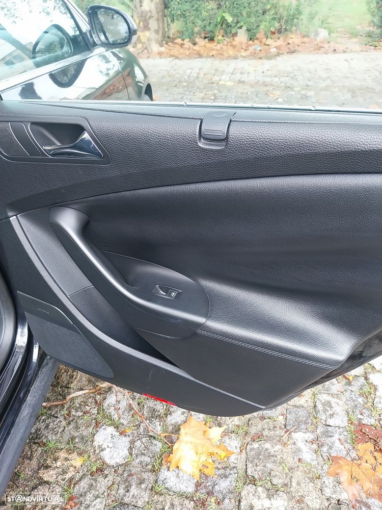 VW Passat 2.0 TDI Confortline - 20