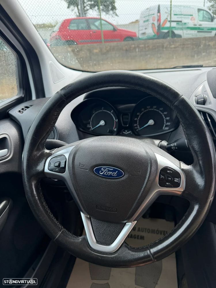 Ford Transit Courier - 9