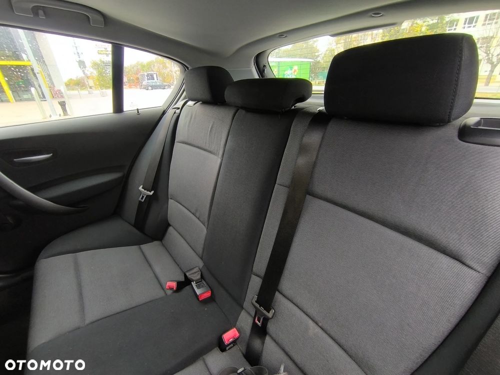 BMW Seria 1 116i - 11