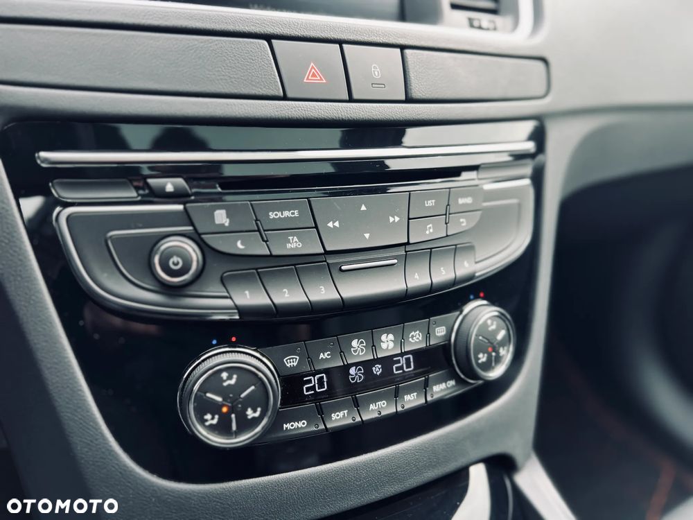 Peugeot 508 RXH Hybrid4 - 32