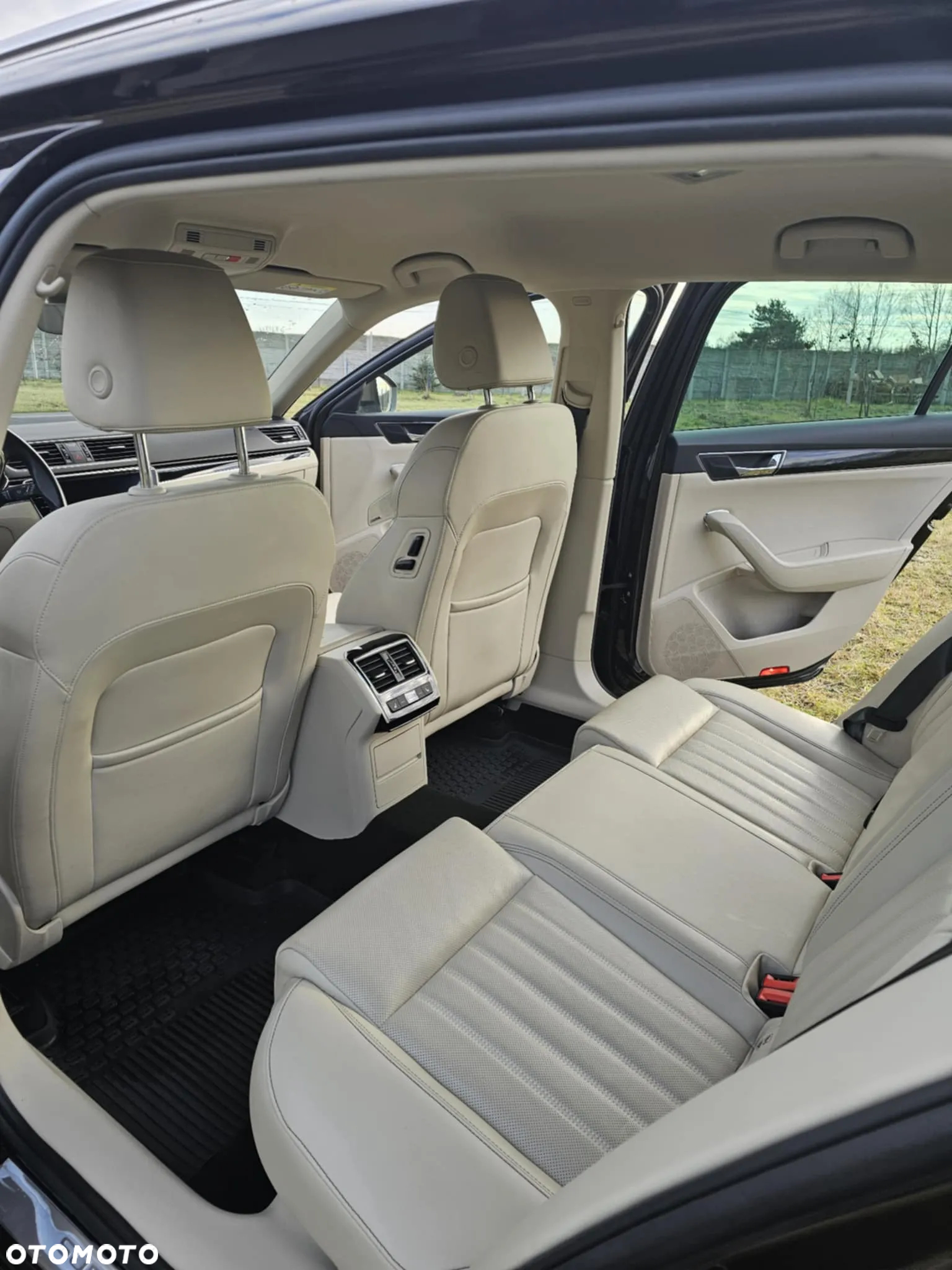 Skoda Superb 2.0 TDI SCR L&K DSG - 11
