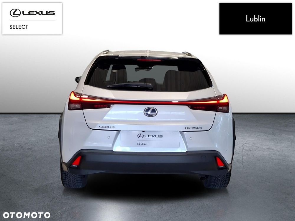 Lexus UX - 4