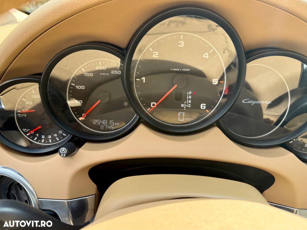 Porsche Cayenne 3.0 L V6 - 21