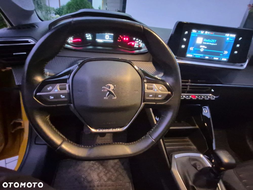 Peugeot 208 - 18