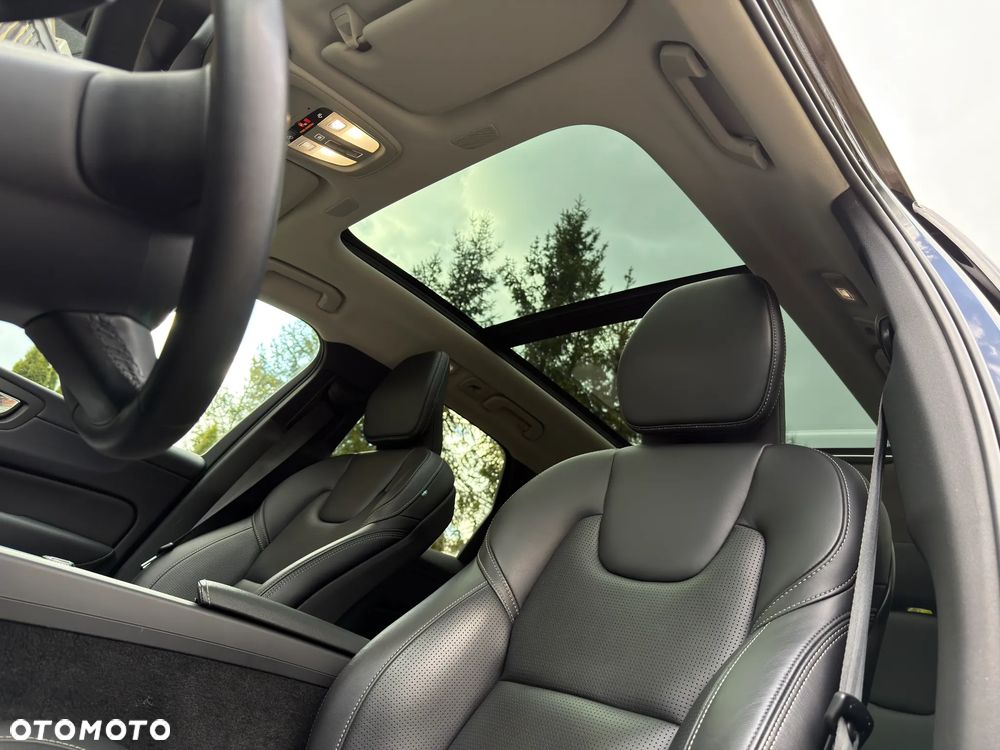 Volvo XC 60 T8 AWD Plus Dark - 25