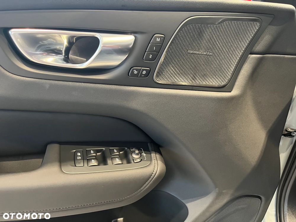 Volvo XC 60 B5 B AWD Plus Dark - 12