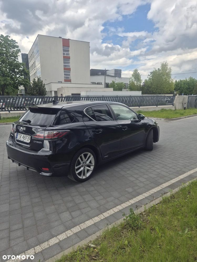 Lexus CT - 9