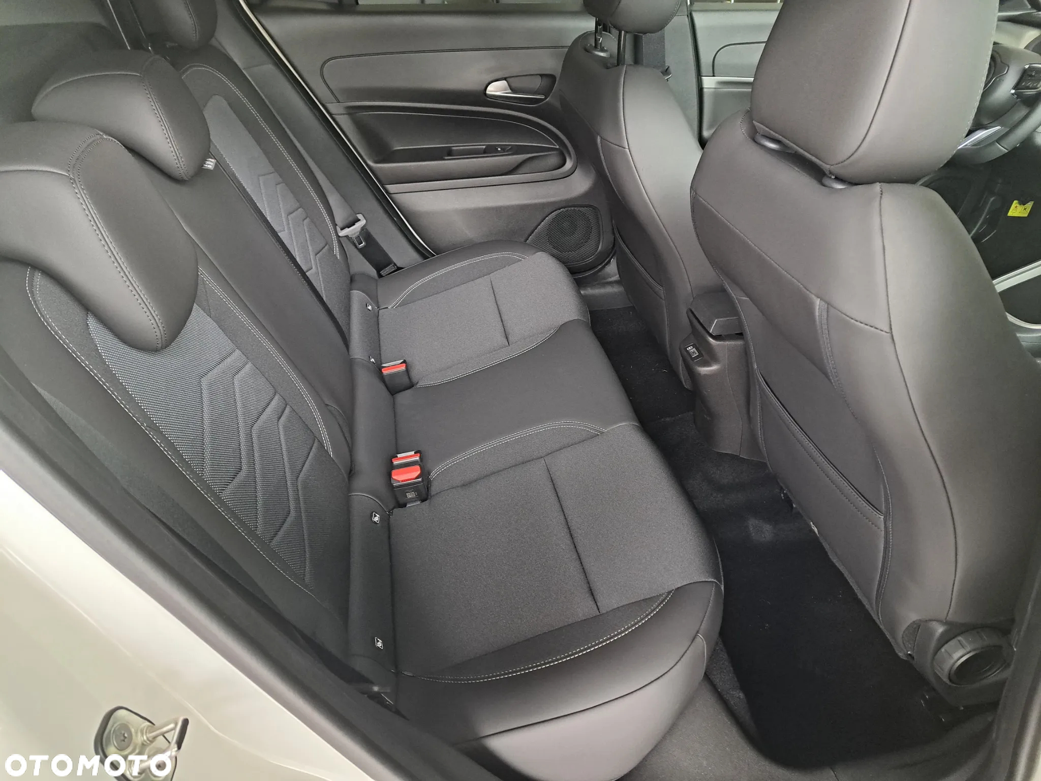 Jeep Avenger 1.2 T3 mHEV Altitude FWD eDCT6 - 16