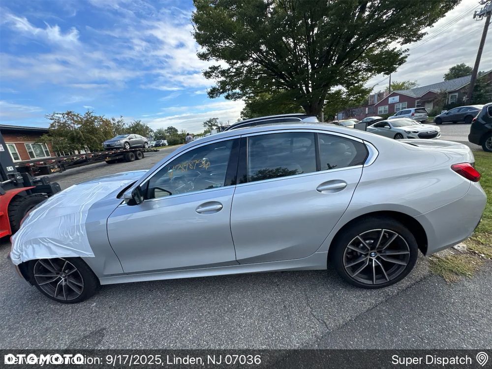 BMW Seria 3 330i xDrive - 9