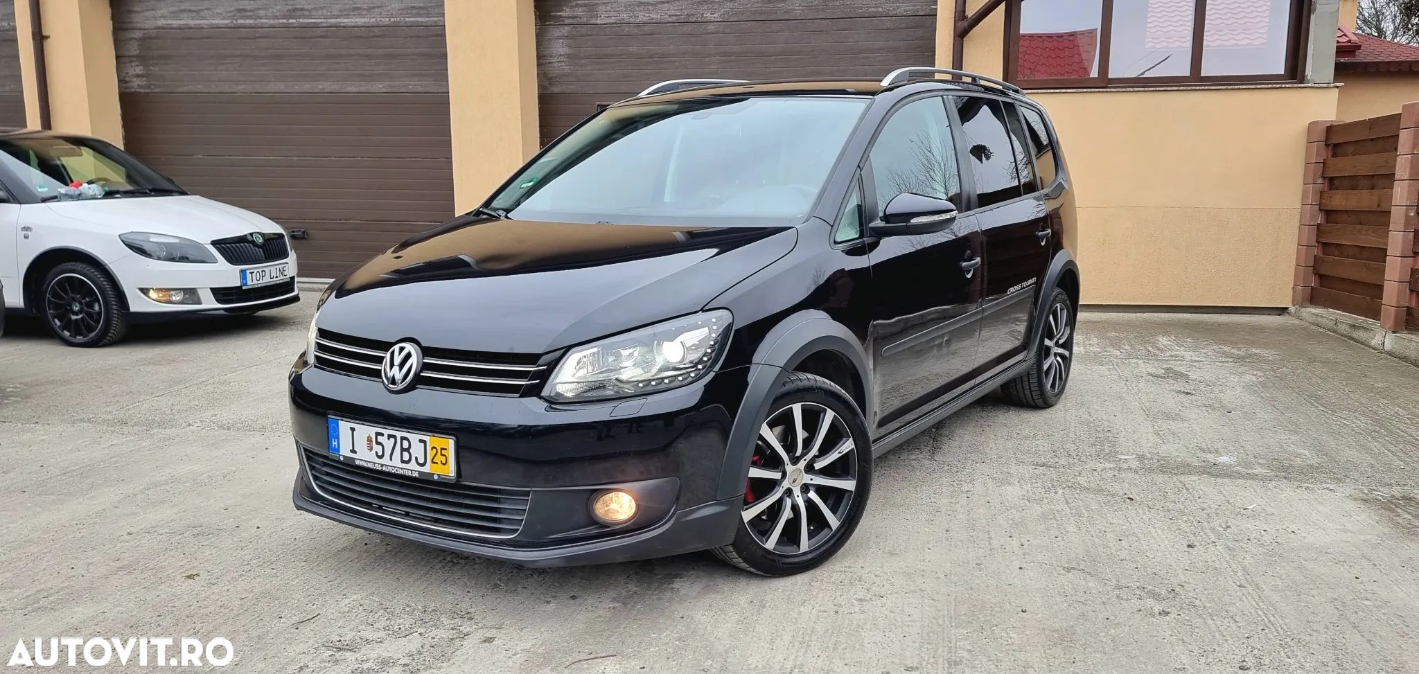 Volkswagen Touran 2.0 TDI DPF DSG Cross - 1