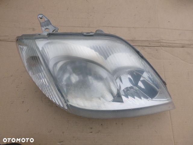 LAMPA PRAWY PRZÓD PRAWA PRZEDNIA TOYOTA COROLLA E12 01- - 4