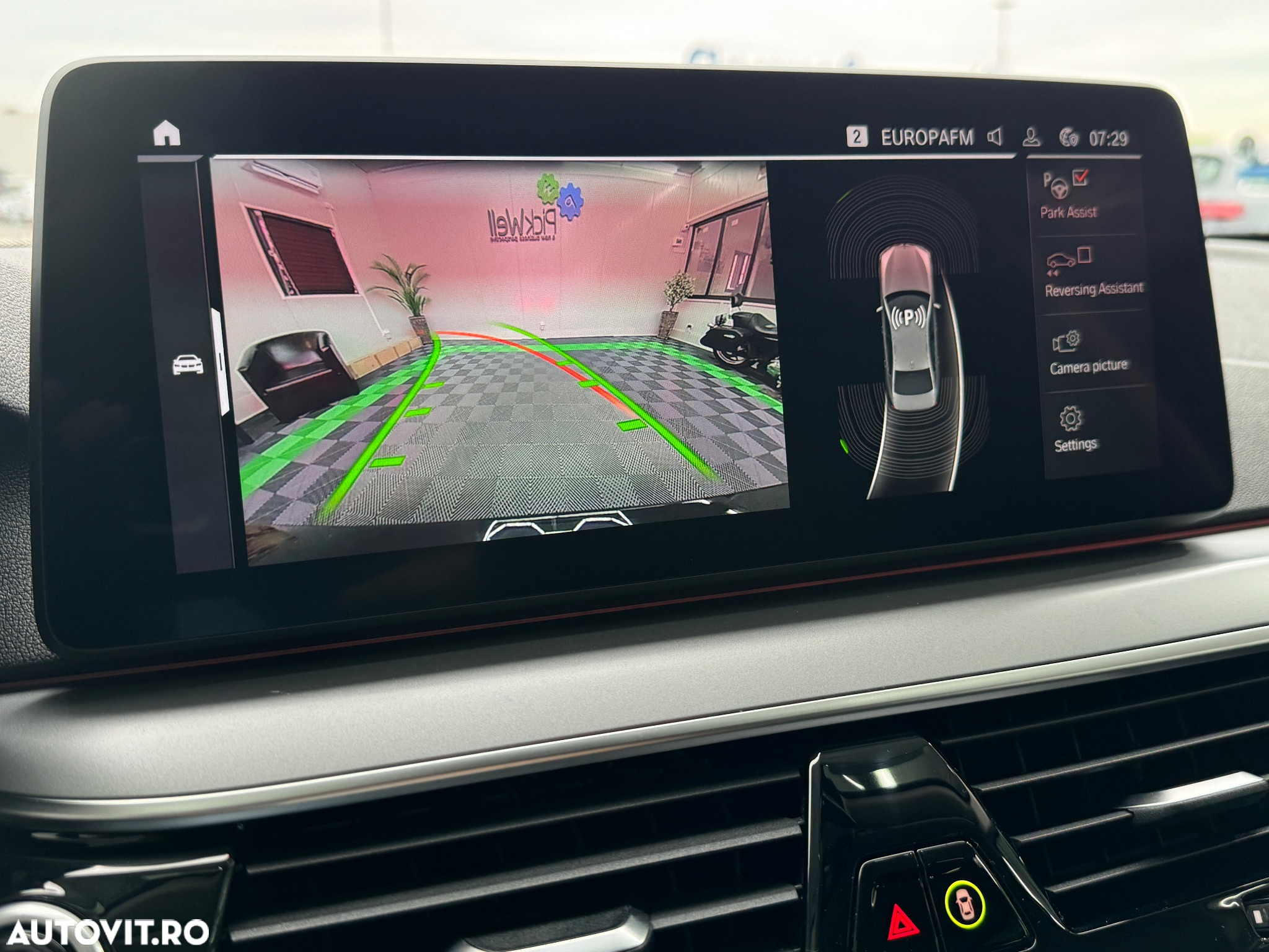 BMW Seria 5 530i xDrive AT MHEV - 8