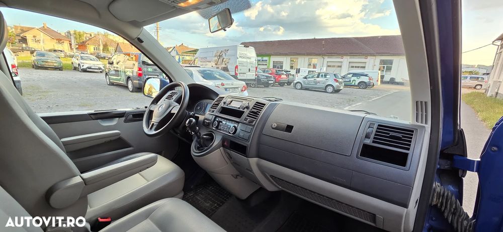 Volkswagen Caravelle - 17