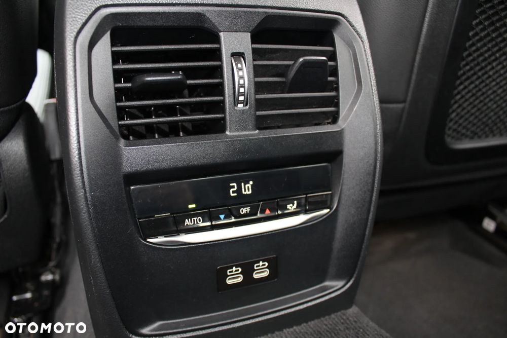 BMW Seria 3 320i Sport Line - 39